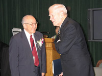 2008年李華偉博士從美國國會圖書館退休，館長James Billington親臨祝賀與表揚。