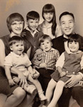 1968~1975年李華偉博士夫婦與五個孩子於泰國合照。