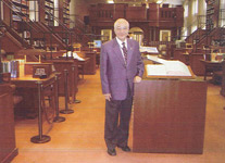 2003年李華偉博士應美國國會圖書館之聘前往該館擔任亞洲部主任。