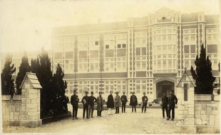 臺北高等學校時期的校門口